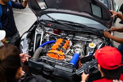 Solution pour l'entretien auto : choisir entre concessionnaire et garage local